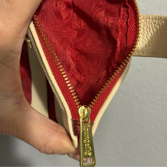 Loungefly Snow White Evil Queen White Heart Box With Dagger Wallet - Picture 7 of 14